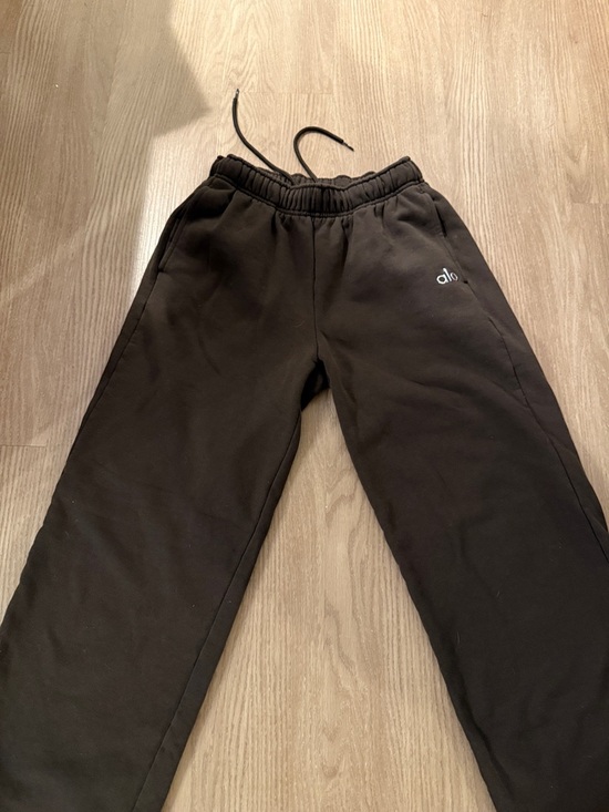 ALO Yoga Pants - ALO Yoga Brown Track Pants with White Logo